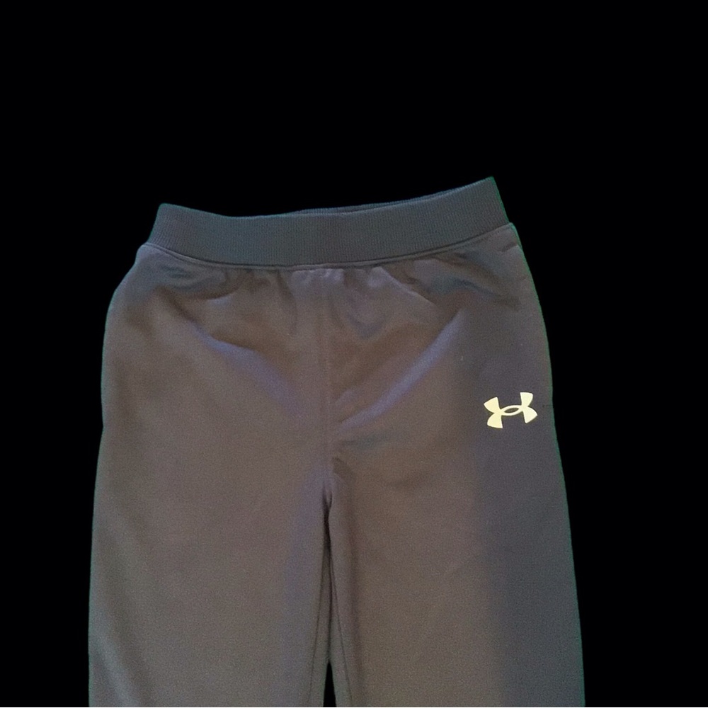 Under Armour boys size 4 sweatpants/joggers